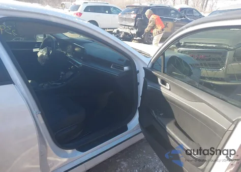 2022 Kia K5 Lxs z USA, uszkodzony, nr VIN 5XXG14J28NG112019